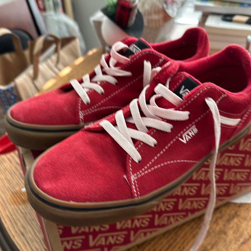 Vans seldan big kids size 6 skate shoe red excellent like new condition